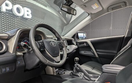 Toyota RAV4, 2015 год, 1 660 000 рублей, 16 фотография