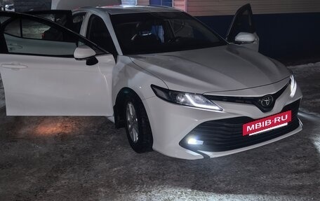 Toyota Camry, 2019 год, 2 080 000 рублей, 2 фотография