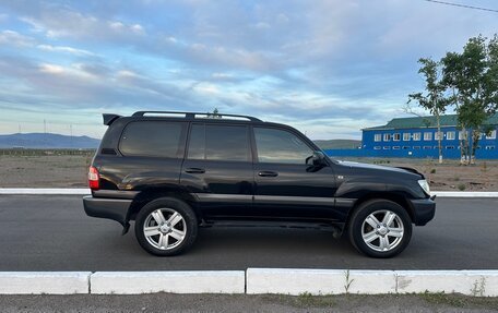 Toyota Land Cruiser 100 рестайлинг 2, 2006 год, 1 990 000 рублей, 2 фотография