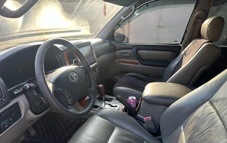 Toyota Land Cruiser 100 рестайлинг 2, 2006 год, 1 990 000 рублей, 17 фотография