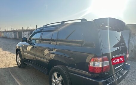 Toyota Land Cruiser 100 рестайлинг 2, 2006 год, 1 990 000 рублей, 15 фотография