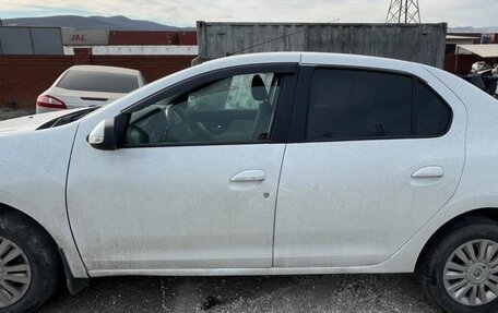 Renault Logan II, 2017 год, 650 000 рублей, 2 фотография