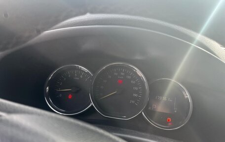 Renault Logan II, 2017 год, 650 000 рублей, 10 фотография