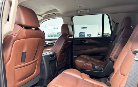 Cadillac Escalade IV, 2019 год, 5 350 000 рублей, 26 фотография