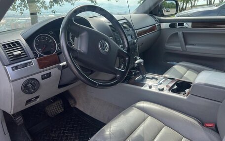 Volkswagen Touareg III, 2004 год, 547 000 рублей, 11 фотография