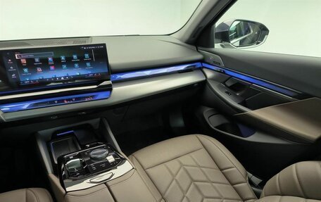 BMW 5 серия, 2025 год, 8 925 000 рублей, 12 фотография