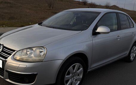 Volkswagen Jetta VI, 2010 год, 799 000 рублей, 1 фотография