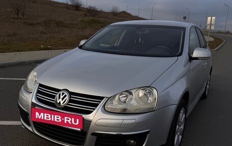 Volkswagen Jetta VI, 2010 год, 799 000 рублей, 3 фотография