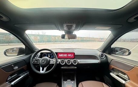 Mercedes-Benz GLB, 2023 год, 2 100 000 рублей, 10 фотография