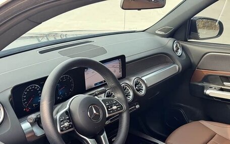 Mercedes-Benz GLB, 2023 год, 2 100 000 рублей, 11 фотография