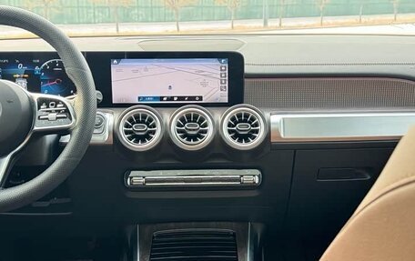 Mercedes-Benz GLB, 2023 год, 2 100 000 рублей, 13 фотография