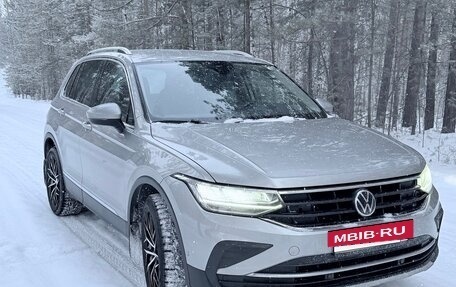 Volkswagen Tiguan II, 2021 год, 2 900 000 рублей, 3 фотография