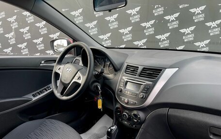 Hyundai Solaris II рестайлинг, 2015 год, 995 000 рублей, 23 фотография