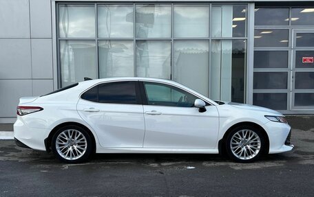 Toyota Camry, 2018 год, 2 300 000 рублей, 4 фотография