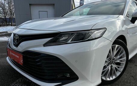 Toyota Camry, 2018 год, 2 300 000 рублей, 9 фотография