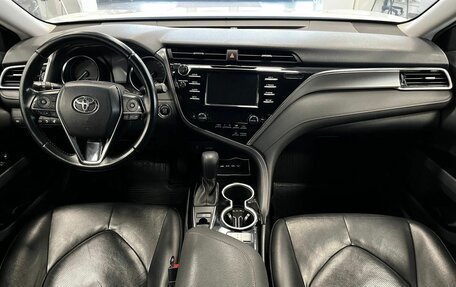 Toyota Camry, 2018 год, 2 300 000 рублей, 12 фотография