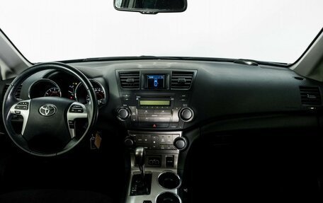Toyota Highlander III, 2012 год, 2 040 000 рублей, 7 фотография