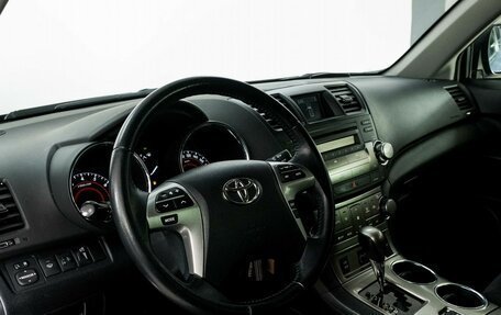 Toyota Highlander III, 2012 год, 2 040 000 рублей, 5 фотография