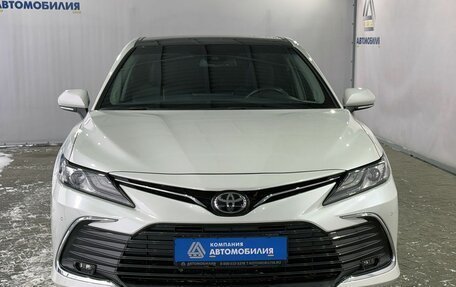 Toyota Camry, 2023 год, 3 699 000 рублей, 8 фотография