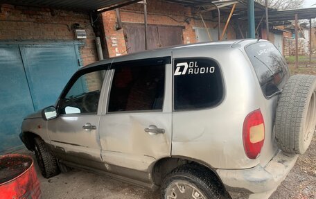 Chevrolet Niva I рестайлинг, 2003 год, 300 000 рублей, 1 фотография