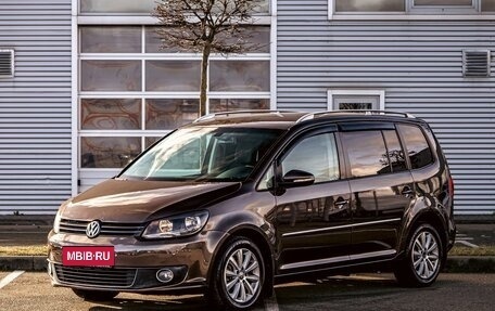 Volkswagen Touran III, 2011 год, 995 000 рублей, 1 фотография