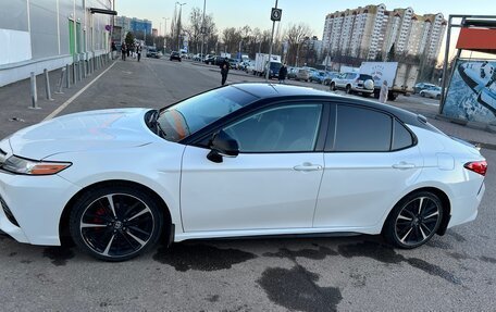 Toyota Camry, 2018 год, 2 380 000 рублей, 5 фотография