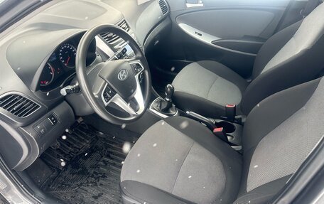 Hyundai Solaris II рестайлинг, 2011 год, 760 000 рублей, 14 фотография