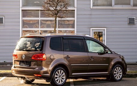 Volkswagen Touran III, 2011 год, 995 000 рублей, 6 фотография