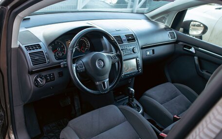 Volkswagen Touran III, 2011 год, 995 000 рублей, 13 фотография