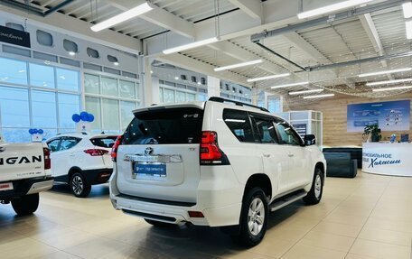 Toyota Land Cruiser Prado 150 рестайлинг 2, 2021 год, 6 399 900 рублей, 6 фотография