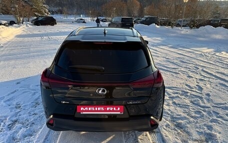 Lexus UX I, 2020 год, 3 190 000 рублей, 5 фотография