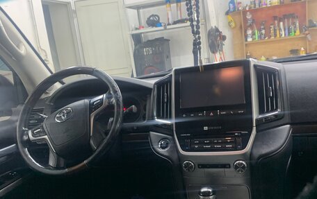 Toyota Land Cruiser 200, 2017 год, 6 200 000 рублей, 5 фотография