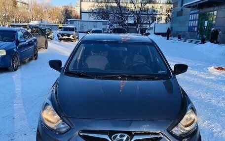 Hyundai Solaris II рестайлинг, 2011 год, 760 000 рублей, 10 фотография