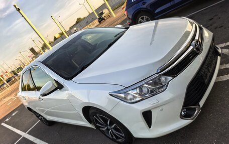 Toyota Camry, 2017 год, 1 890 000 рублей, 2 фотография