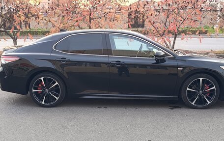 Toyota Camry, 2018 год, 2 600 000 рублей, 4 фотография