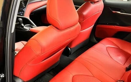 Toyota Camry, 2018 год, 2 600 000 рублей, 9 фотография