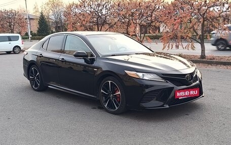 Toyota Camry, 2018 год, 2 600 000 рублей, 3 фотография