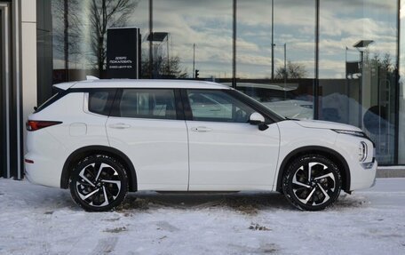 Mitsubishi Outlander, 2023 год, 3 750 000 рублей, 4 фотография