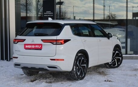 Mitsubishi Outlander, 2023 год, 3 750 000 рублей, 5 фотография