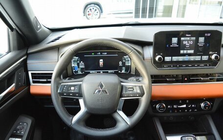 Mitsubishi Outlander, 2023 год, 3 750 000 рублей, 19 фотография