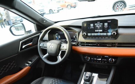 Mitsubishi Outlander, 2023 год, 3 750 000 рублей, 18 фотография