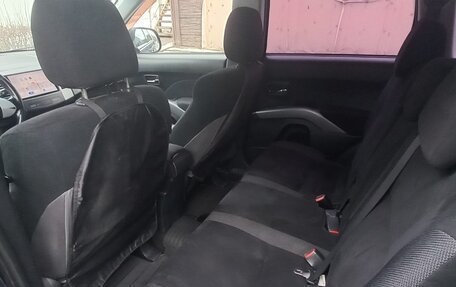 Mitsubishi Outlander III рестайлинг 3, 2007 год, 900 000 рублей, 8 фотография