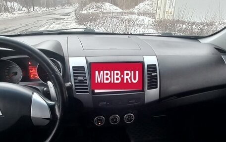 Mitsubishi Outlander III рестайлинг 3, 2007 год, 900 000 рублей, 10 фотография