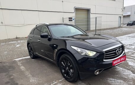Infiniti QX70, 2014 год, 2 100 000 рублей, 2 фотография