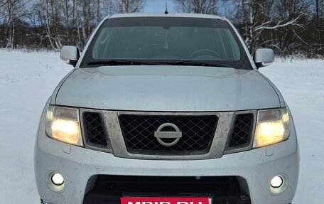 Nissan Navara (Frontier), 2011 год, 1 520 000 рублей, 1 фотография