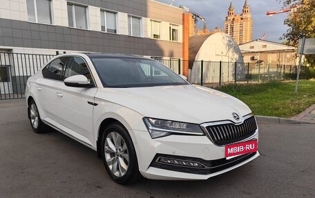 Skoda Superb III рестайлинг, 2020 год, 2 450 000 рублей, 1 фотография