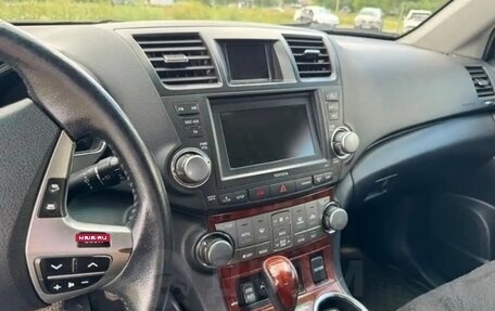 Toyota Highlander III, 2012 год, 2 220 000 рублей, 6 фотография