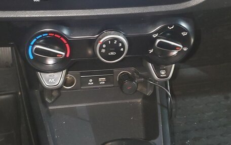 KIA Rio IV, 2018 год, 790 000 рублей, 8 фотография