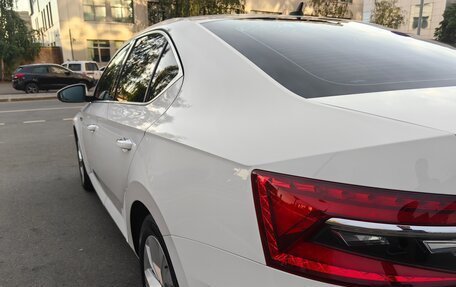 Skoda Superb III рестайлинг, 2020 год, 2 450 000 рублей, 6 фотография