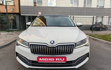 Skoda Superb III рестайлинг, 2020 год, 2 450 000 рублей, 3 фотография